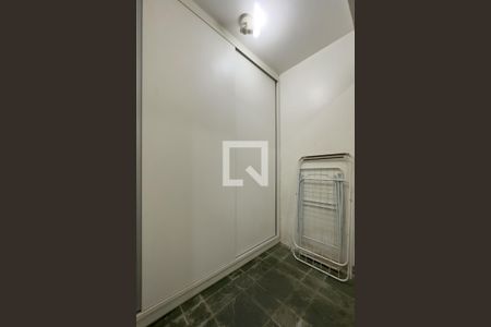 Casa à venda com 250m², 5 quartos e 4 vagas Casa à venda com 250m², 5 quartos e 4 vagasÁrea de Serviço