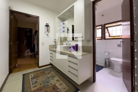 Casa à venda com 250m², 5 quartos e 4 vagas Casa à venda com 250m², 5 quartos e 4 vagasBanheiro