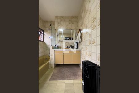 Casa à venda com 250m², 5 quartos e 4 vagas Casa à venda com 250m², 5 quartos e 4 vagasBanheiro da Suíte