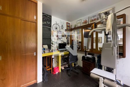 Casa à venda com 250m², 5 quartos e 4 vagas Casa à venda com 250m², 5 quartos e 4 vagasQuarto