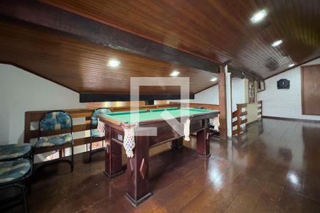 Casa à venda com 250m², 5 quartos e 4 vagas Casa à venda com 250m², 5 quartos e 4 vagasSótão