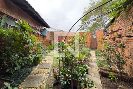 Casa à venda com 250m², 5 quartos e 4 vagas Casa à venda com 250m², 5 quartos e 4 vagasJardim