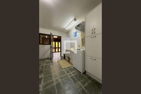 Casa à venda com 250m², 5 quartos e 4 vagas Casa à venda com 250m², 5 quartos e 4 vagasÁrea de Serviço