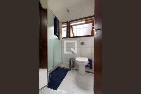 Casa à venda com 250m², 5 quartos e 4 vagas Casa à venda com 250m², 5 quartos e 4 vagasBanheiro