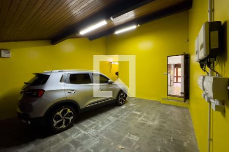 Casa à venda com 250m², 5 quartos e 4 vagas Casa à venda com 250m², 5 quartos e 4 vagasGaragem