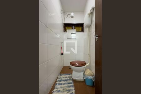 Casa à venda com 250m², 5 quartos e 4 vagas Casa à venda com 250m², 5 quartos e 4 vagasBanheiro de serviço