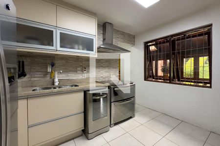 Casa à venda com 250m², 5 quartos e 4 vagas Casa à venda com 250m², 5 quartos e 4 vagasCozinha