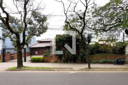 Casa à venda com 250m², 5 quartos e 4 vagas Casa à venda com 250m², 5 quartos e 4 vagasFachada