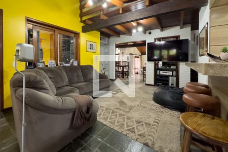 Casa à venda com 250m², 5 quartos e 4 vagas Casa à venda com 250m², 5 quartos e 4 vagasSala