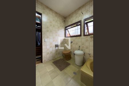 Casa à venda com 250m², 5 quartos e 4 vagas Casa à venda com 250m², 5 quartos e 4 vagasBanheiro da Suíte