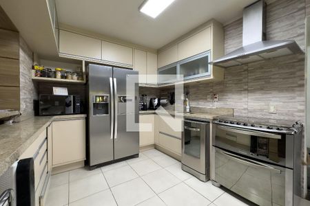 Casa à venda com 250m², 5 quartos e 4 vagas Casa à venda com 250m², 5 quartos e 4 vagasCozinha