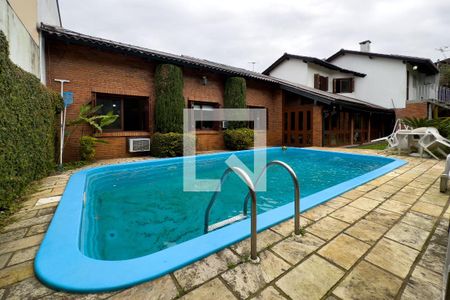 Casa à venda com 250m², 5 quartos e 4 vagas Casa à venda com 250m², 5 quartos e 4 vagasQuintal