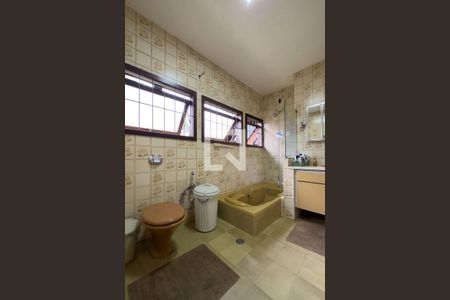 Casa à venda com 250m², 5 quartos e 4 vagas Casa à venda com 250m², 5 quartos e 4 vagasBanheiro da Suíte