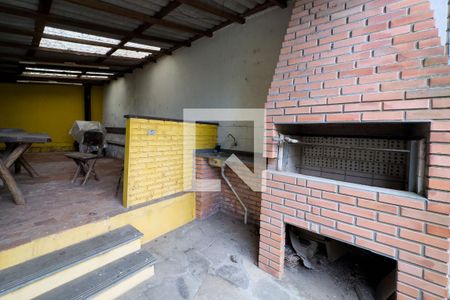 Casa à venda com 250m², 5 quartos e 4 vagas Casa à venda com 250m², 5 quartos e 4 vagasQuintal