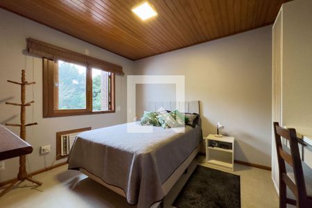 Casa à venda com 250m², 5 quartos e 4 vagas Casa à venda com 250m², 5 quartos e 4 vagasEdícula