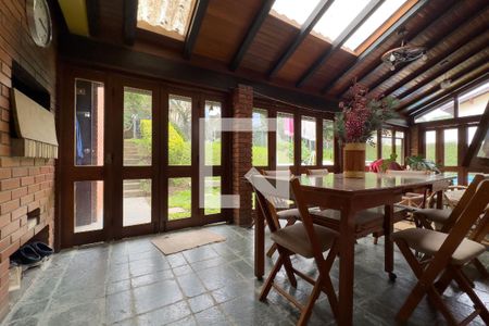 Casa à venda com 250m², 5 quartos e 4 vagas Casa à venda com 250m², 5 quartos e 4 vagasChurrasqueira