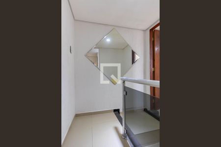 Escada de casa para alugar com 2 quartos, 105m² em Vila Belo Horizonte, São Paulo
