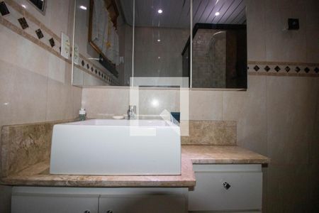 Casa à venda com 160m², 3 quartos e 5 vagas Casa à venda com 160m², 3 quartos e 5 vagasBanheiro