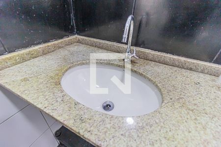 Apartamento à venda com 90m², 2 quartos e 2 vagasDetalhe do Banheiro da Suite 2
