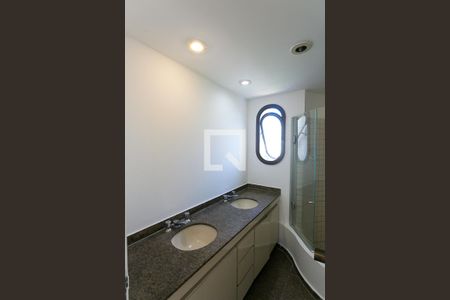 Apartamento para alugar com 190m², 3 quartos e 3 vagasBanheiro da Suíte 2