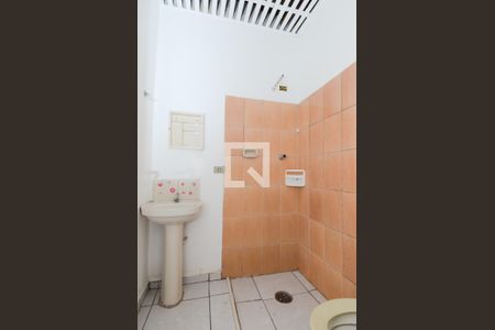 Banheiro de casa de condomínio para alugar com 1 quarto, 34m² em Jardim Cocaia, Guarulhos