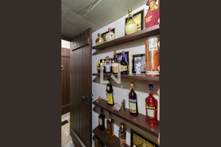 Casa à venda com 430m², 4 quartos e 4 vagasAdega