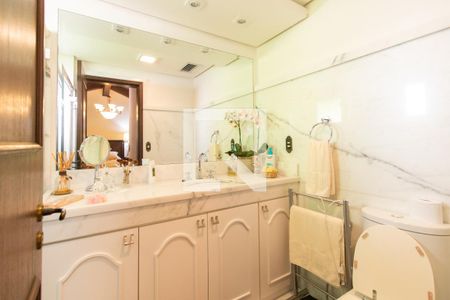 Casa à venda com 430m², 4 quartos e 4 vagasBanheiro do Quarto 1