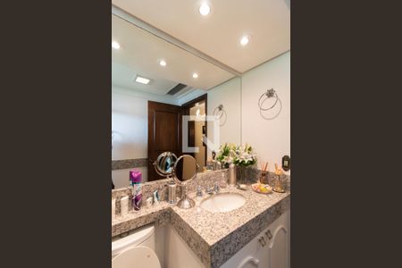 Casa à venda com 430m², 4 quartos e 4 vagasBanheiro Corredor