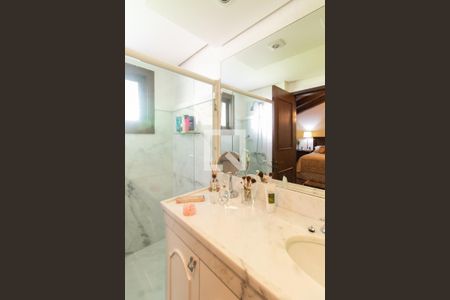 Casa à venda com 430m², 4 quartos e 4 vagasBanheiro do Quarto 1