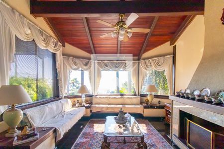 Sala de casa à venda com 4 quartos, 430m² em Vila Assunção, Porto Alegre