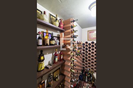 Casa à venda com 430m², 4 quartos e 4 vagasAdega