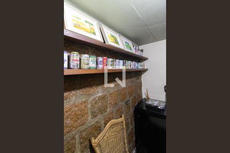 Casa à venda com 430m², 4 quartos e 4 vagasAdega