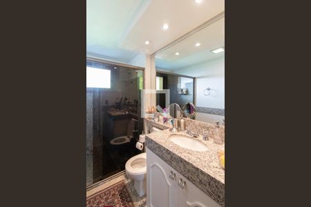 Casa à venda com 430m², 4 quartos e 4 vagasBanheiro Corredor