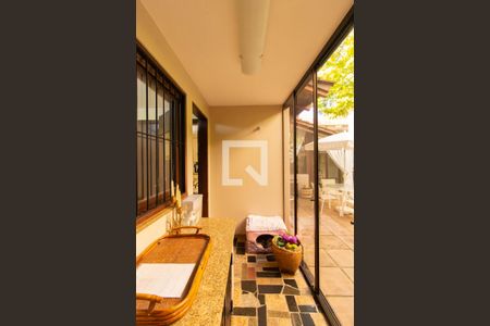 Casa à venda com 430m², 4 quartos e 4 vagasCozinha e Área de Serviço