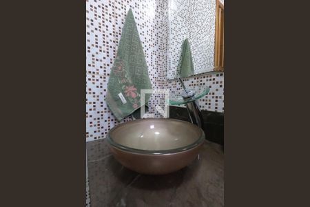 Casa à venda com 156m², 2 quartos e 2 vagasBanheiro