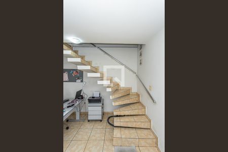 Escada de casa à venda com 2 quartos, 203m² em Parque Sao Domingos, São Paulo