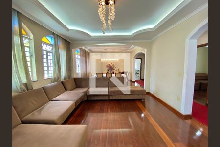 Casa à venda com 5 quartos, 380m² em Ouro Preto, Belo Horizonte