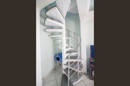 escada sala de casa à venda com 4 quartos, 183m² em Vila Medeiros, São Paulo