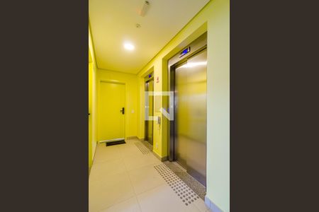 Apartamento para alugar com 60m², 2 quartos e 1 vaga Apartamento para alugar com 60m², 2 quartos e 1 vagaHall do andar