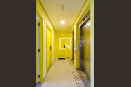 Apartamento para alugar com 60m², 2 quartos e 1 vaga Apartamento para alugar com 60m², 2 quartos e 1 vagaHall do andar