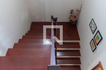 Casa à venda com 279m², 4 quartos e 4 vagasEscada