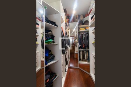 Casa à venda com 279m², 4 quartos e 4 vagasQuarto 1- Suíte