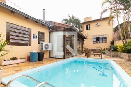 Casa à venda com 279m², 4 quartos e 4 vagasPiscina