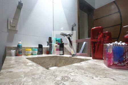 Casa à venda com 300m², 3 quartos e 5 vagasBanheiro da Suíte 2