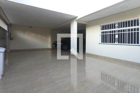 Casa à venda com 300m², 3 quartos e 5 vagasGaragem
