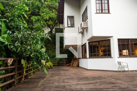 Casa de condomínio à venda com 500m², 5 quartos e 3 vagasvaranda