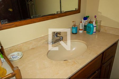 Casa de condomínio à venda com 500m², 5 quartos e 3 vagasBanheiro do Quarto 5 detalhe