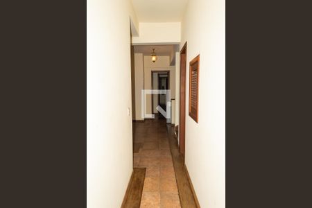 Casa de condomínio à venda com 500m², 5 quartos e 3 vagasCorredor