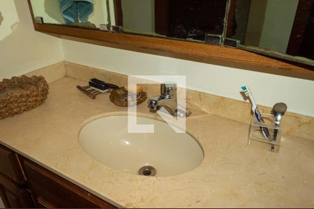 Casa de condomínio à venda com 500m², 5 quartos e 3 vagasBanheiro da Suíte 2 detalhe