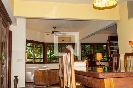 Casa de condomínio à venda com 500m², 5 quartos e 3 vagasSala